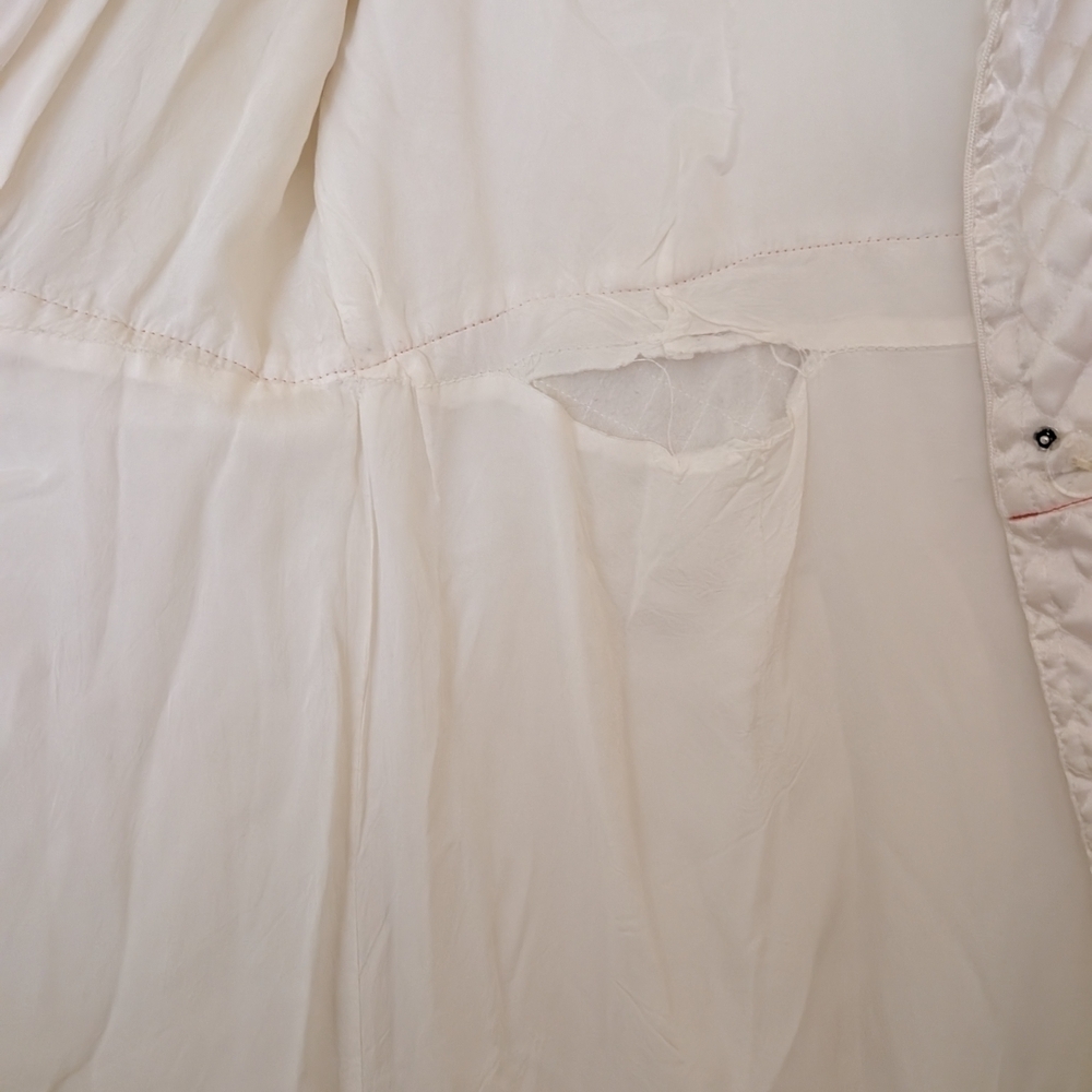 Elegant Cream Quilted Robe - Picture 8 of 10